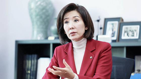 나경원 국민의힘 의원이 2일 오전 국회 의원회관 사무실에서 중앙일보와 인터뷰하고 있다. 임현동 기자