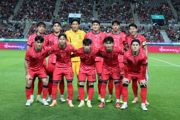 한국 축구 대표팀은 내년 6월 열리는 북중미 월드컵서 A조에 속해 개최국 멕시코와 남아공, 유럽 플레이오프 D조 승자와 맞붙게 됐다. 연합뉴스