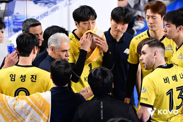 KB손해보험 작전타임./KOVO