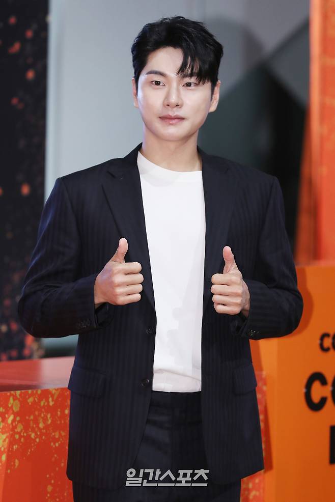 배우 이이경이 16일 오전 서울시 영등포구 더현대 서울에서 진행된 한 주류 브랜드 포토콜 행사에 참석해 포즈를 취하고 있다. 서병수 기자 qudtn@edaily.co.kr /2023.06.16/