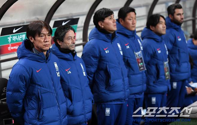 18일 서울월드컵경기장에서 열린 대한민국과 가나의 A매치 평가전. 홍명보 감독이 생각에 잠겨 있다. 상암=박재만 기자 pjm@sportschosun.com/2025.11.18/