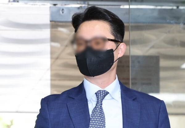 윤영호 전 세계평화통일가정연합(통일교) 세계본부장이 지난 7월 서울 서초구 서울중앙지방법원에서 열린 구속 전 피의자 심문(영장실질심사)에 출석하고 있다./뉴시스