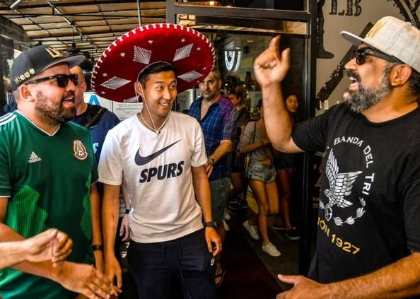 Mexican fans are thanking Son Heung-min, the 'Russia World Cup scorer against Germany', when Tottenham's Son Heung-min went to the United States for a friendly tournament in July 2018, right after the Russia World Cup. Photo = Tottenham SNS
