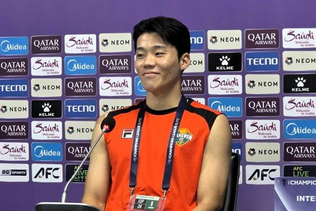 ▲ 강원FC 모재현이 부리람 유나이티드 FC와 2025-2026 AFC 챔피언스리그 엘리트 리그 스테이지 동아시아 6차전을 하루 앞둔 8일(한국 시간) 태국 부리람 스타디움에서 사전 기자회견에 임하고 있다. 강원FC 제공