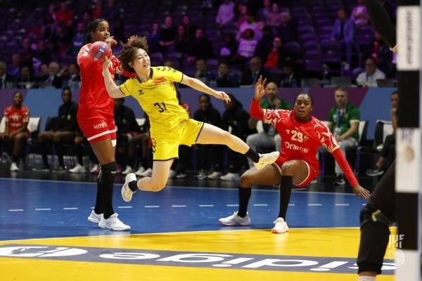 사진 제27회 여자 핸드볼 세계선수권대회 일본과 세네갈 경기 모습, 사진 제공=국제핸드볼연맹