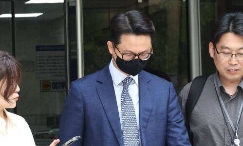 윤영호 통일교 전 세계본부장이 지난 7월30일 영장실질심사를 마치고 서울중앙지법을 나오고 있다. 윤운식 선임기자 yws@hani.co.kr