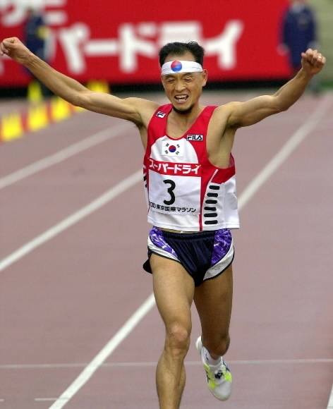 한국 기록은 2000년 이봉주의 일본 도쿄국제마라톤 2시간 7분 20초에 머물러 있다. AP 연합뉴스