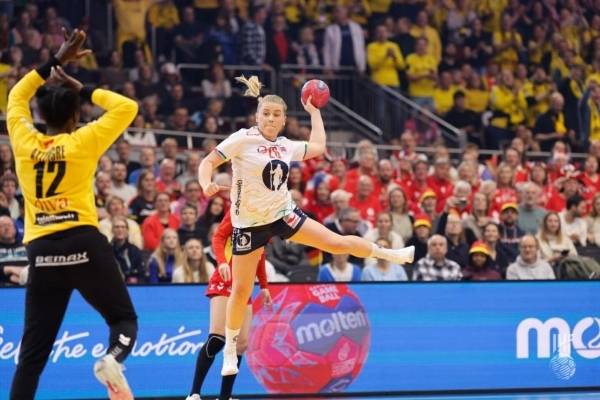 사진 제27회 여자 핸드볼 세계선수권대회 8강 노르웨이와 몬테네그로 경기 모습, 사진 제공=국제핸드볼연맹