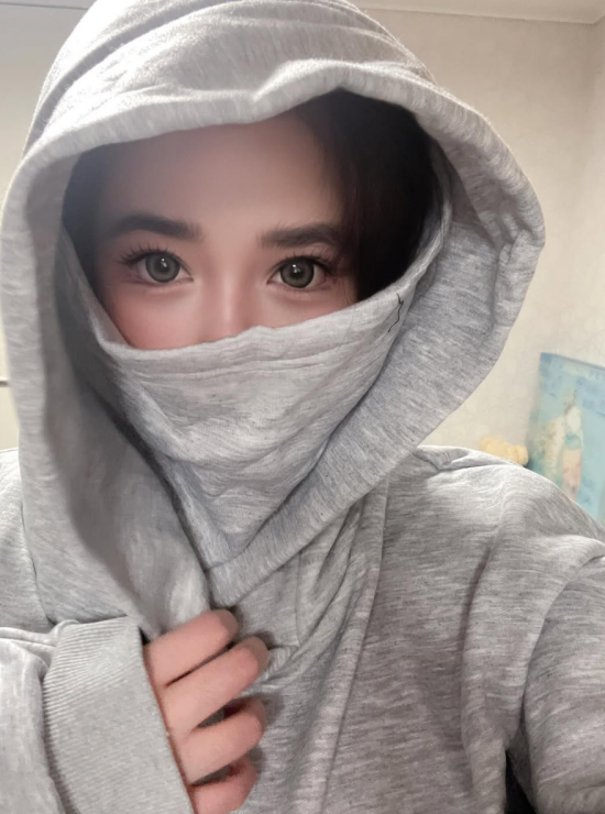 박봄.