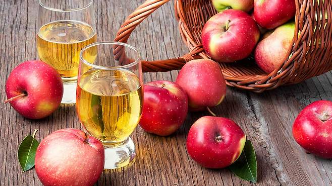 사과주스는 아테놀롤 성분의 고혈압 약 효과를 떨어뜨린다|출처: 게티이미지뱅크