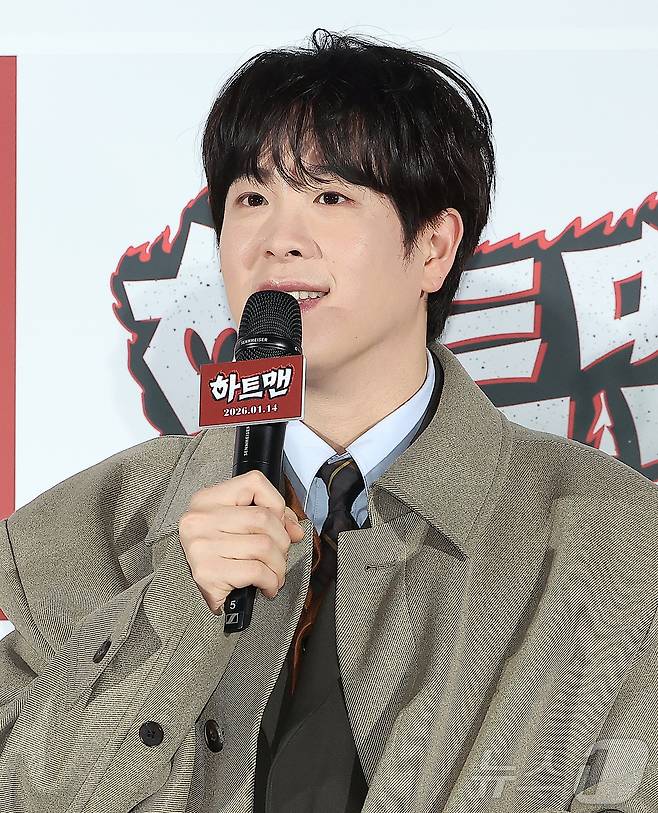 배우 표지훈이 11일 오전 서울 광진구 롯데시네마 건대입구에서 열린 영화 ‘하트맨’ 제작보고회에 참석해 인사말을 하고 있다. ‘하트맨’은 돌아온 남자 승민(권상우)이 다시 만난 첫사랑을 놓치지 않기 위해 고군분투하지만, 첫사랑에게 절대 말할 수 없는 비밀이 생기며 벌어지는 코미디로 내년 1월 14일 개봉한다. 2025.12.11/뉴스1 ⓒ News1 김진환 기자