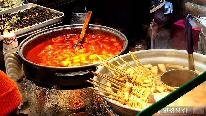 11일 서울 종로구 광장시장. 사진=신용현 기자