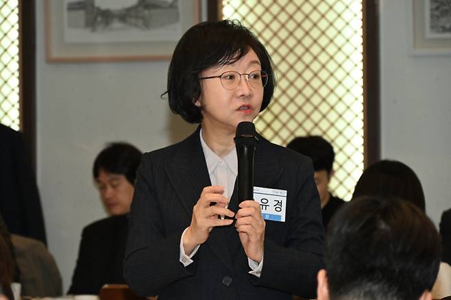 오유경 식품의약품안전처장이 11일 진행된 기자간담회에서 질문에 답하고 있다. 식품의약품안전처 제공