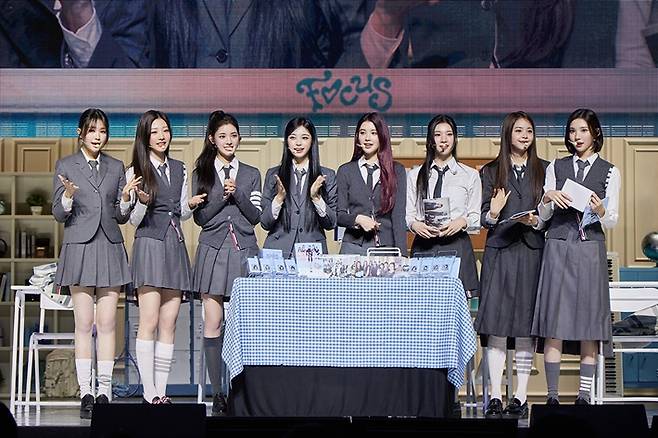 신인 걸그룹 하츠투하츠가 내년 2월 21~22일 이틀 동안 데뷔 첫 단독 팬 미팅 '하츠 투 하우스'를 연다. SM엔터테인먼트 제공