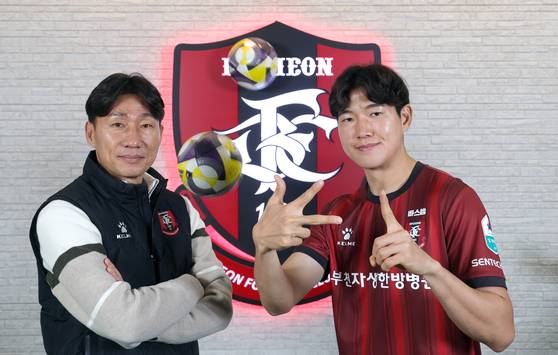 이영민 감독(왼쪽)과 백동규는 사제지간이다. 강정현 기자