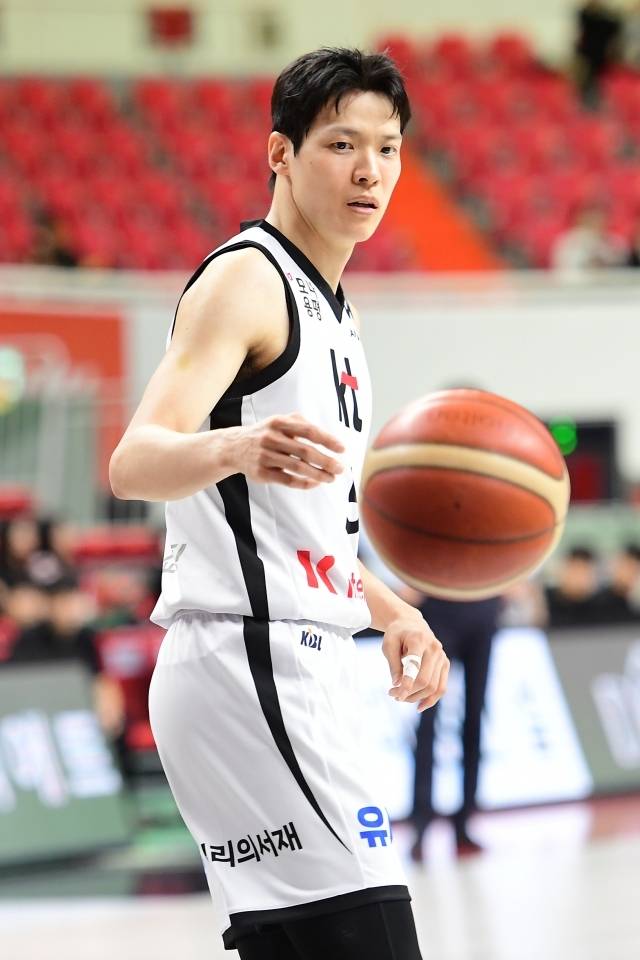 KBL 최고의 베테랑 가드 김선형은 언제 복귀할 수 있을까. 사진=KBL 제공