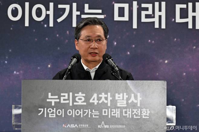 윤영빈 우주항공청장이 27일 새벽 전남 고흥군 나로우주센터에서 누리호 4차 발사 결과 브리핑을 하고 있다. /사진=뉴시스