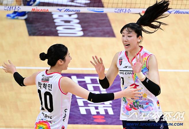 정관장 정호영이 득점 후 동료들과 기뻐하고 있다. 사진제공=KOVO