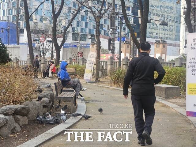 서울 종로구에 위치한 탑골공원이 지난달 20일부터 금주구역으로 지정됐다. 사진은 지난 10일 탑골공원 내부 모습. /김명주 기자