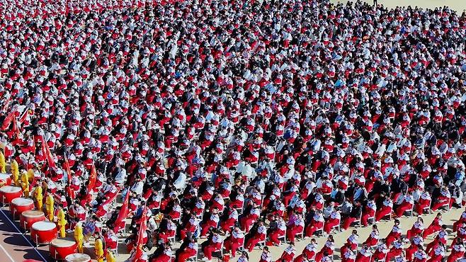 중국은 천재를 모아 기초과학을 키우고 해외 인재까지 불러들여 기술 자립을 설계했다. 돈과 제도, 명분까지 동원해 인재로 미래를 사는 중국. KBS 다큐 인사이트 ‘인재전쟁’의 한 장면.