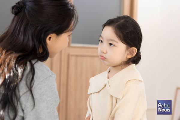 현대 부모들이 겪는 훈육의 딜레마를 이해하기 위해서는 먼저 우리 내면 깊숙한 곳을 들여다봐야 한다. ⓒ베이비뉴스