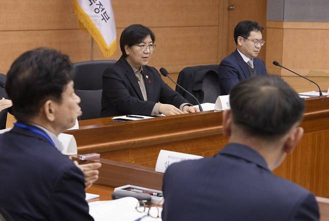 정은경 보건복지부 장관이 15일 서울 종로구 정부서울청사에서 열린 2025년 제7차 국민연금기금운용위원회에서 발언하고 있다. 보건복지부 제공