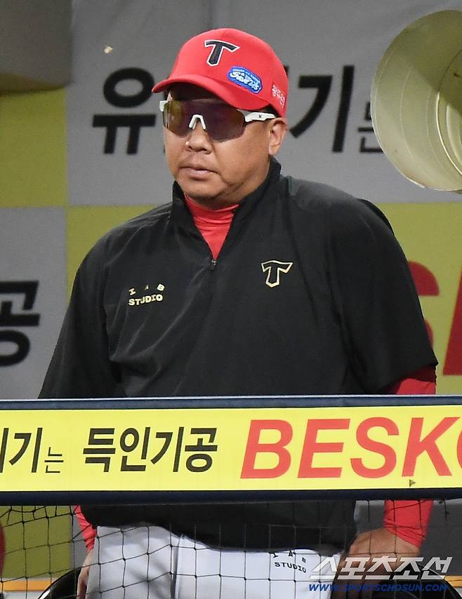 30일 대구 라이온즈파크에서 열린 KIA-삼성전. KIA 이범호 감독이 경기를 지켜보고 있다. 대구=정재근 기자 cjg@sportschosun.com/2025.9.30/