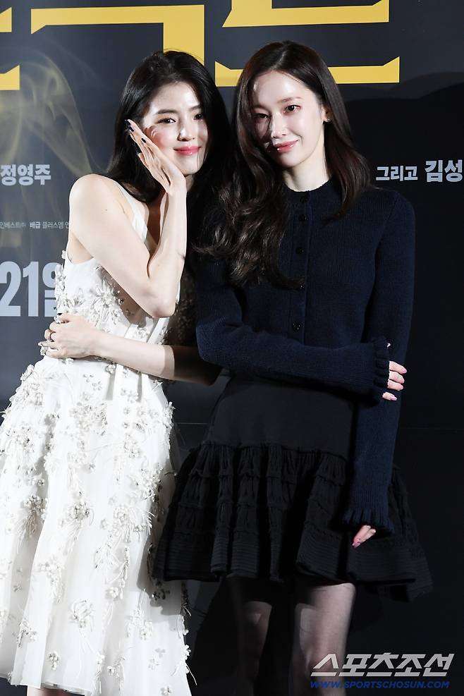 영화 '프로젝트 Y' 제작보고회가 16일 서울 강남구 삼성동 메가박스 코엑스에서 열렸다. 배우 한소희, 전종서가 포토타임을 갖고 있다. 삼성동=박재만 기자 pjm@sportschosun.com/2025.12.16/