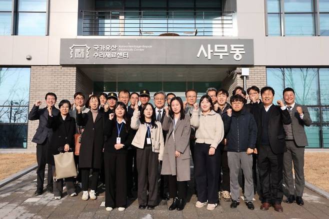 국가유산수리재료센터 방문한 허민 국가유산청장 연합뉴스