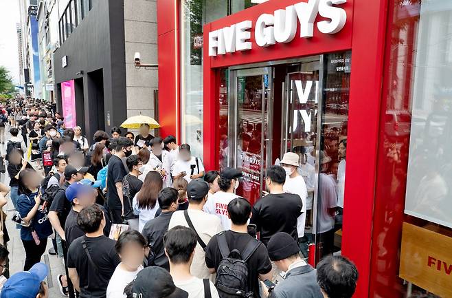 서울 강남구 파이브가이즈 강남 매장 / 사진=뉴스1