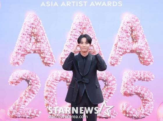 배우 이준영이 6일 가오슝 내셔널 스타디움에서 진행된 스타뉴스 주최 '10주년 아시아 아티스트 어워즈 2025(10th Anniversary Asia Artist Awards 2025, '10주년 AAA 2025') 레드카펫 행사에 참석해 포즈를 취하고 있다. /2025.12.06 /사진=이동훈 photoguy@