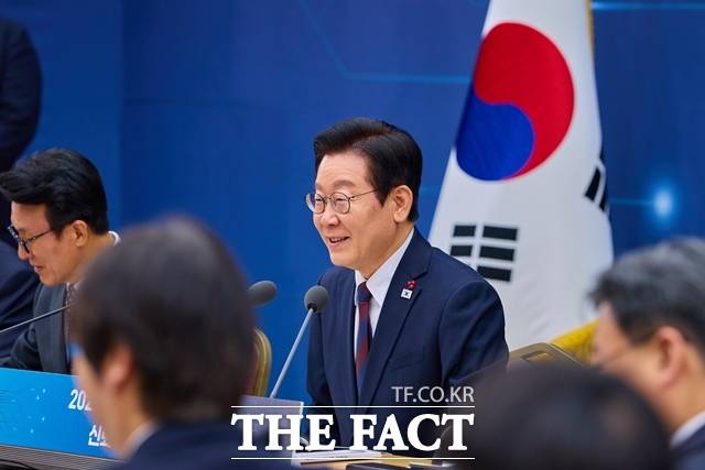 이재명 대통령이 11일 세종시 정부세종컨벤션센터에서 열린 기획재정부·국가데이터처 업무보고에서 발언하고 있다. /대통령실