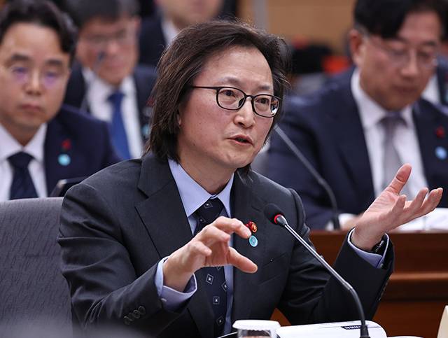 주병기 공정거래위원장이 19일 서울 종로구 정부서울청사 별관에서 열린 금융위원회·공정거래위원회 업무보고에서 답변하고 있다./대통령실통신사진기자단