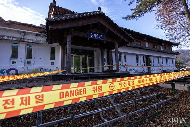 145억원이 투입되었지만 운영이 중단돼 폐허로 변한 청송 ‘장난끼 공화국’. ⓒ시사IN 조남진