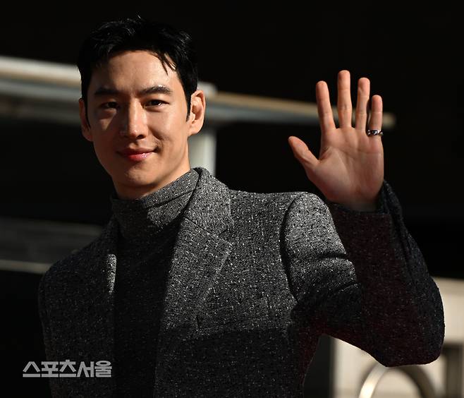 이제훈이 18일 열린 ‘모범택시3’ 레드카펫을 소화하고 있다. 이주상기자 rainbow@sportsseoul.com