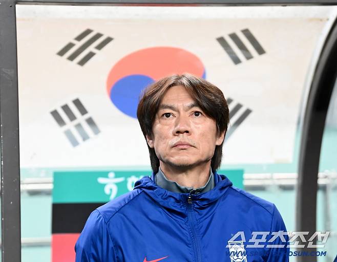 14일 서울월드컵경기장에서 열린 축구대표팀과 파라과이의 평가전. 그라운드에 나선 홍명보 감독의 모습. 상암=허상욱 기자wook@sportschosun.com/2025.10.14/