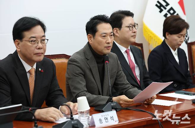 국민의힘 장동혁 대표가 18일 국회에서 열린 최고위원회의에 참석해 모두발언 하고 있다. 황진환 기자