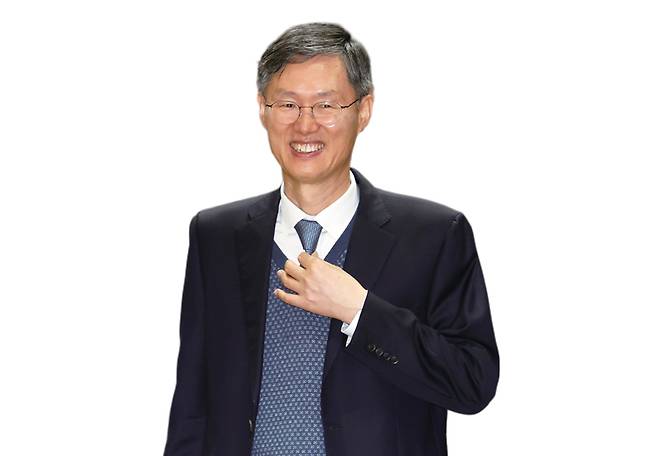 문형배 전 헌법재판소장 권한대행이 12월11일 서울 서초구 서울법원종합청사에서 열린 '국민을 위한 사법제도 개편 공청회: 방향과 과제 3일차 종합토론 대한민국 사법부가 나아갈 길'에 참석하고 있다. ⓒ뉴시스