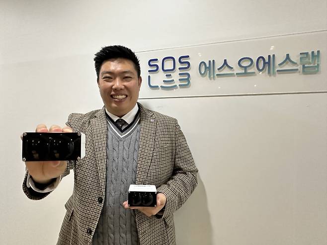 정지성 에스오에스랩 대표가 현대차의 자율주행 모빌리티 로봇 ‘모베드’에 공급하는 라이다 제품에 대해 설명하고 있다. /민지혜 기자