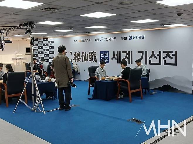 신한은행 세계 기선전 32강전 둘쨋날 경기가 벌어지고 있는 한국기원 대회장 전경.(사진 MHN 엄민용 선임기자)