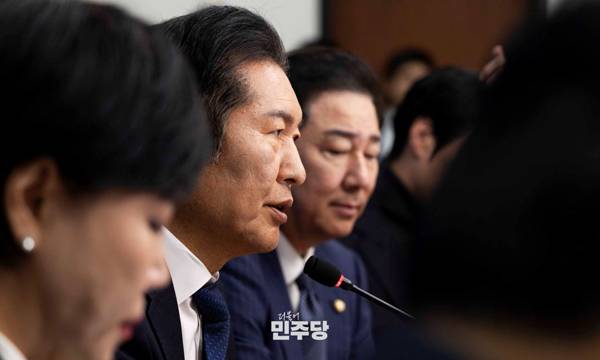 ▲ 10월24일 정청래 더불어민주당 대표가 국회 당대표회의실에서 열린 최고위원회의를 주재하고 있다. 사진=더불어민주당 홈페이지