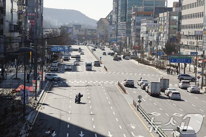 22일 광주 지하철 2호선 1단계 1공구 시청~운천저수지 구간 상부도로가 개방돼 차량들이 운행하고 있다. 2025.12.22/뉴스1 ⓒ News1 김태성 기자