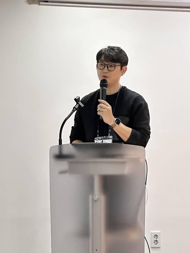 설명하고 있는 진대연 모먼트스튜디오 CSO(글로벌 최고전략 책임자) / 사진=권효정 여행+ 기자