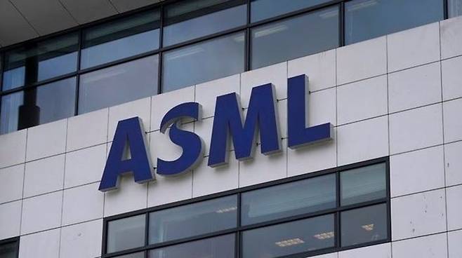 네덜란드 펠트호번에 있는 ASML 본사의 로고. ⓒ AP/뉴시스