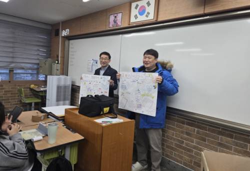 ◇유봉여자고등학교(교장:강유신) 학부모회(회장:윤한숙)는 29일 ‘학생·교사·학부모 상호 존중 캠페인’을 실시했다.