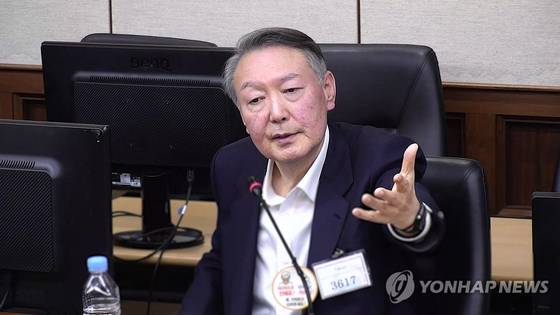 윤석열 전 대통령이 26일 오후 서울 서초구 서울중앙지법에서 열린 특수공무집행방해, 직권남용 권리행사방해 등 혐의 사건의 결심 공판에서 최후 진술을 하고 있다. 〈사진=연합뉴스〉
