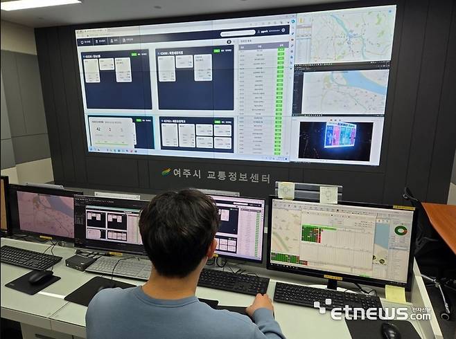 여주시가 스마트 승강장을 통합제어 및 실시간 모니터링을 실시하고 있다.