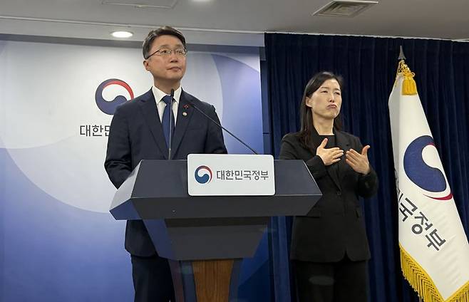 류제명 과학기술정보통신부 제2차관이 29일 정부서울청사에서 KT·LG유플러스 침해사고 최종 조사 결과 브리핑을 진행하고 있다. 사진=최혜림 기자