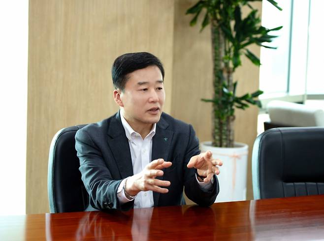 배성완 하나손해보험 대표이사 사장이 지난 17일 서울 종로구 집무실에서 머니투데이와 인터뷰하고 있다./사진제공=하나손해보험