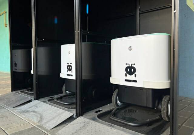 로보티즈 자율주행로봇 '개미' 충전 스테이션 (사진=지디넷코리아 신영빈 기자)